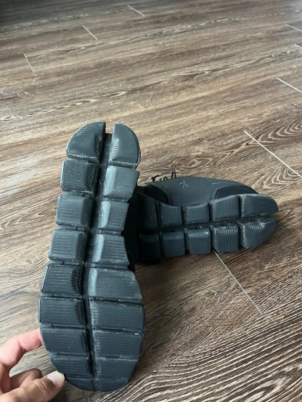 On Cloud Walking Shoe Mens Black Sz 10 in Good Condition